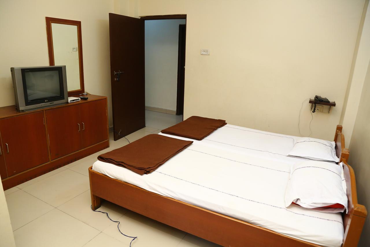 Sri Sai Krishna Deluxe Lodge Hyderabad Eksteriør bilde