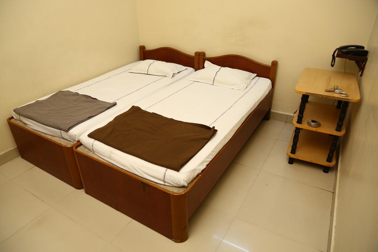 Sri Sai Krishna Deluxe Lodge Hyderabad Eksteriør bilde